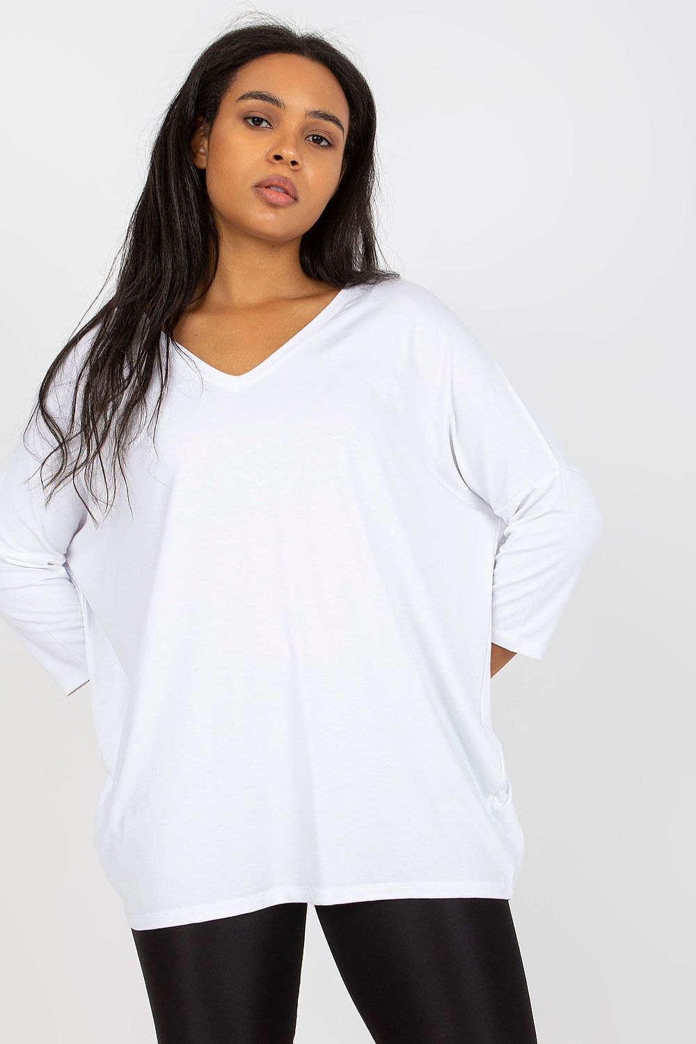 Blusa casual para mulheres curvy branca com manga três quartos e decote em V