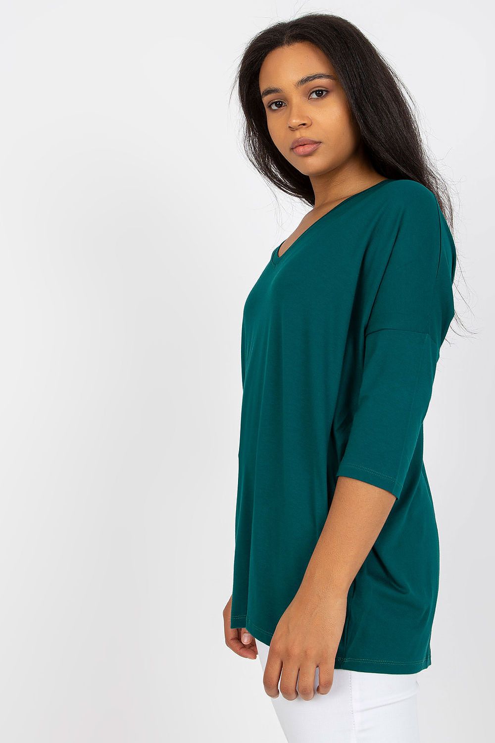 Blusa casual para mulheres curvy em tom verde escuro com mangas três quartos