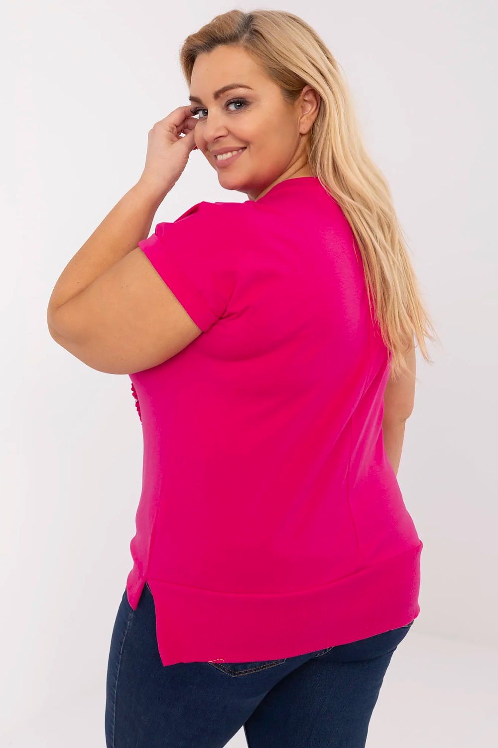 Blusa plus size feminina rosa vibrante com decote redondo e manga curta da marca Relevance