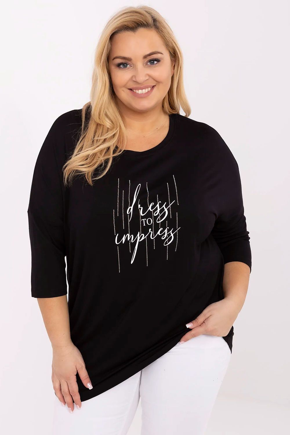 Blusa plus size feminina preta com estampa frontal e mangas três quartos