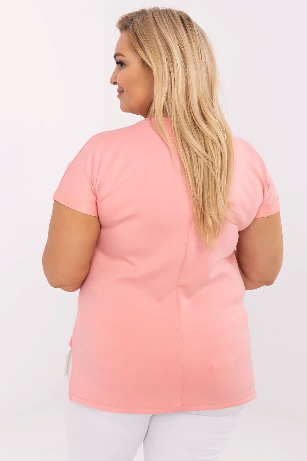 Blusa rosa plus size para feminina vista de costas com manga curta e caimento confortável