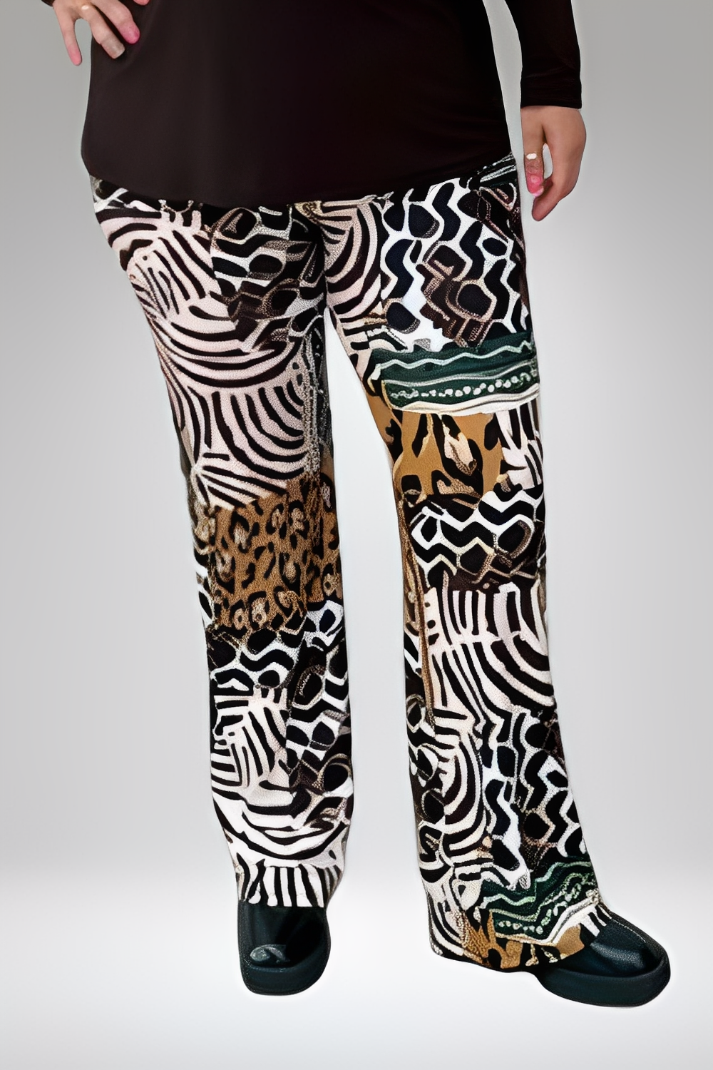Calça DENIEL com estampa geometrico animal plus size da Alma com design colorido e confortável