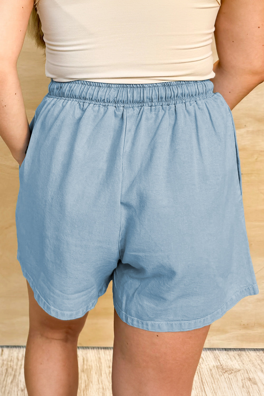 Calção jeans claro cintura alta plus size da Dear-Lover com cós elástico para conforto
