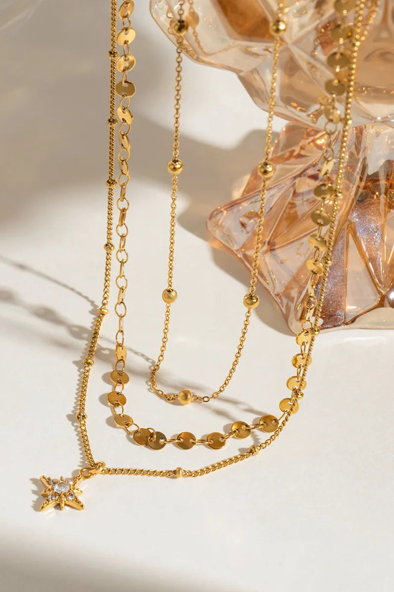 Colar com pendente de estrela banhado a ouro de 18K da Trendsi com design delicado e elegante