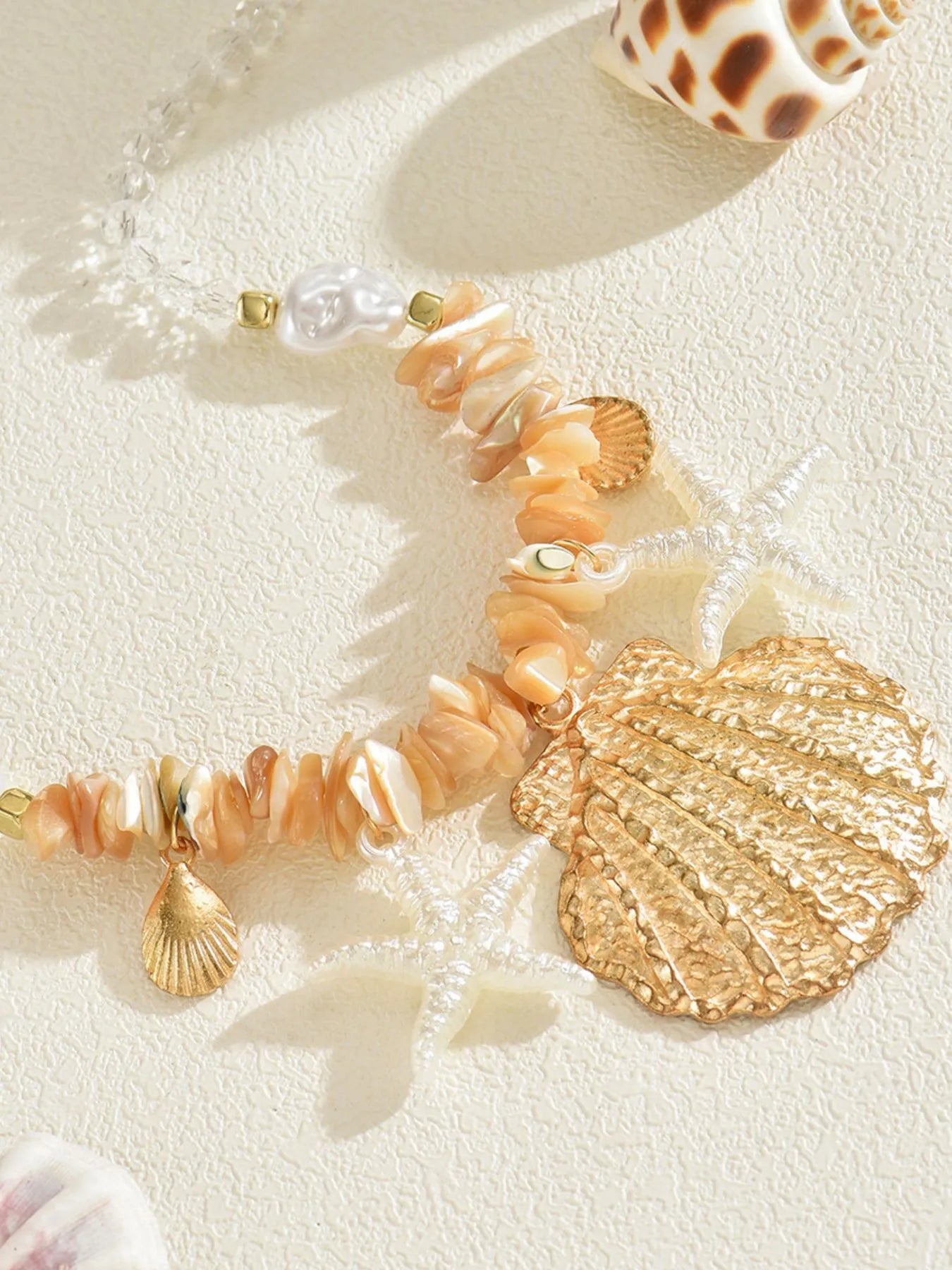 Colar feminino estrela do mar com conchas e pingentes dourados da Trendsi