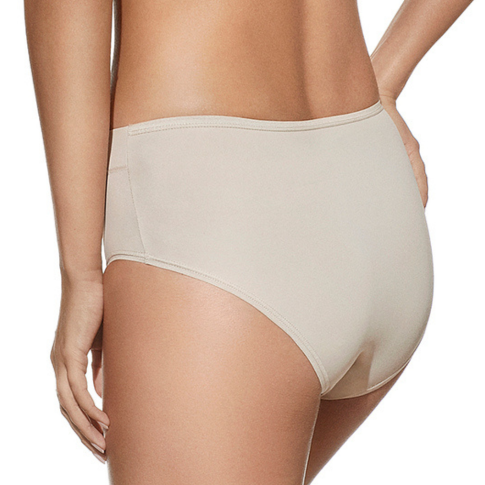 Cueca Mariluz feminina confortável bege vista de trás com tecido macio e acabamento liso