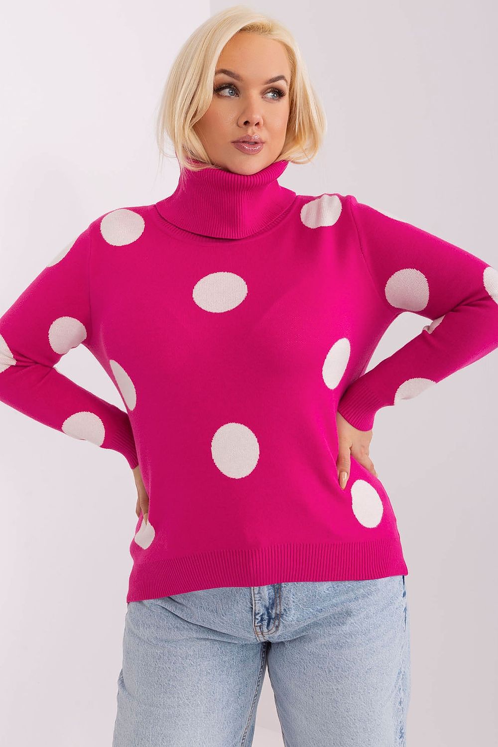 Sweater plus size feminino rosa com bolinhas brancas e gola alta, confortável e estiloso