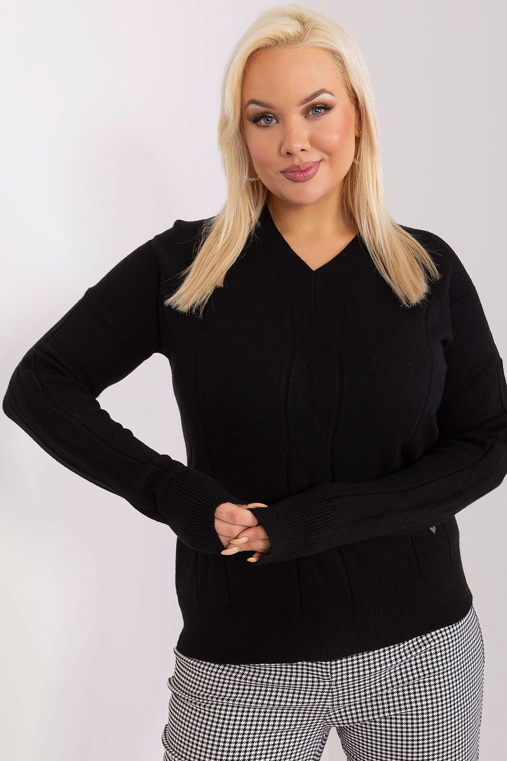 Sweater plus size para mulheres preto com decote em V e design clássico confortável
