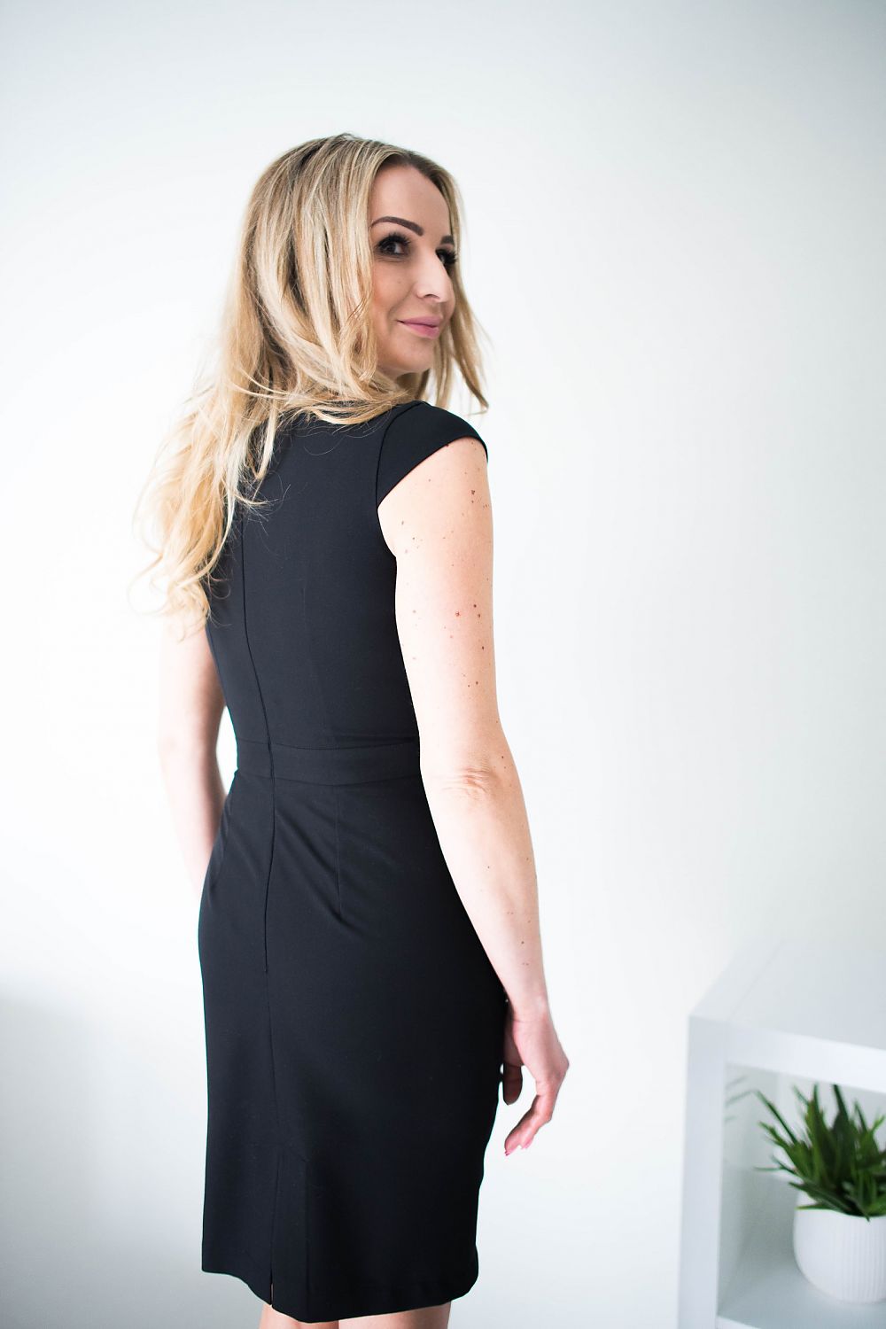 Vestido de festa feminino preto de manga curta, ajustado ao corpo
