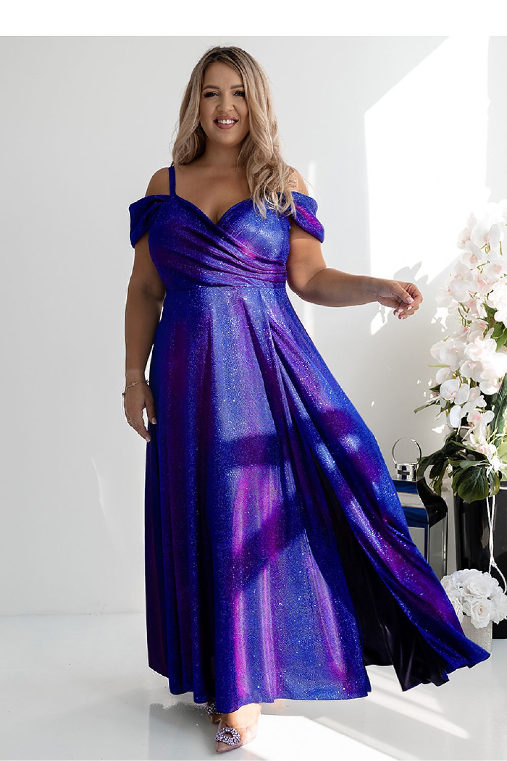 Vestido longo festa feminino azul cintilante com alças e ombros à mostra da marca With You