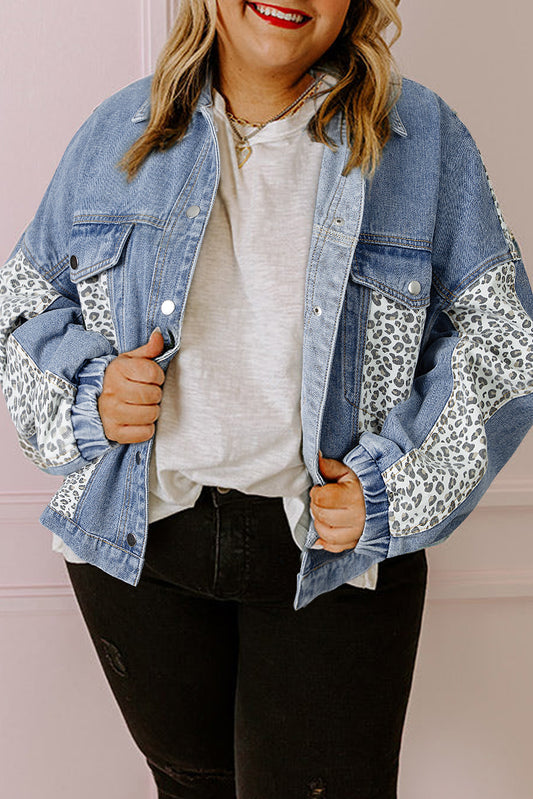 Casaco jeans plus size feminina com detalhes em estampa de oncinha da Shewin