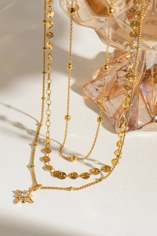 Colar com pendente de estrela banhado a ouro de 18K da Trendsi com design delicado e elegante