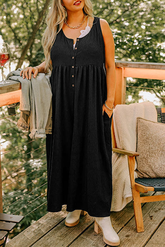 Macacão plus size com botões preto sem mangas e estilo confortável para mulheres plus size