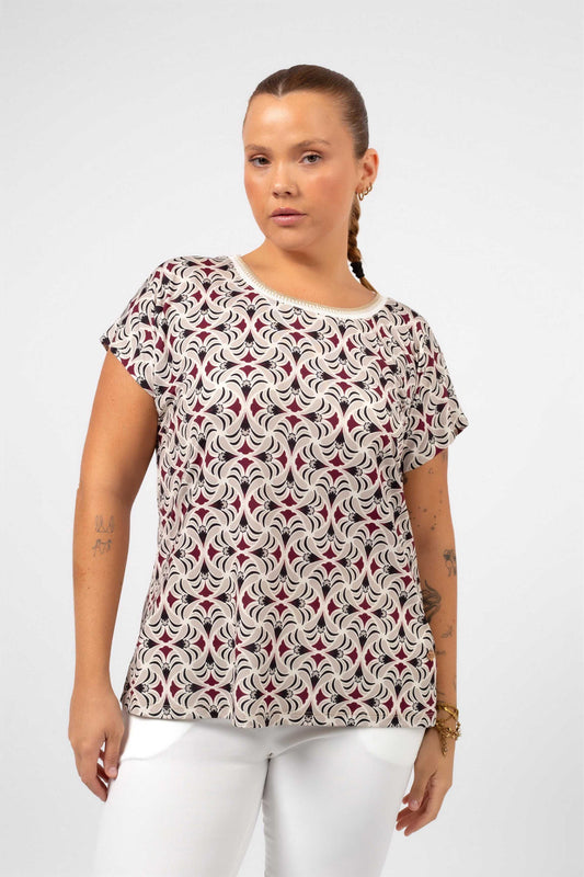Tunica estampada para mulheres curvy com design floral em tons neutros e rosa
