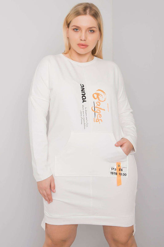 Vestido casual plus size branco manga longa com bolso frontal e estampa modern