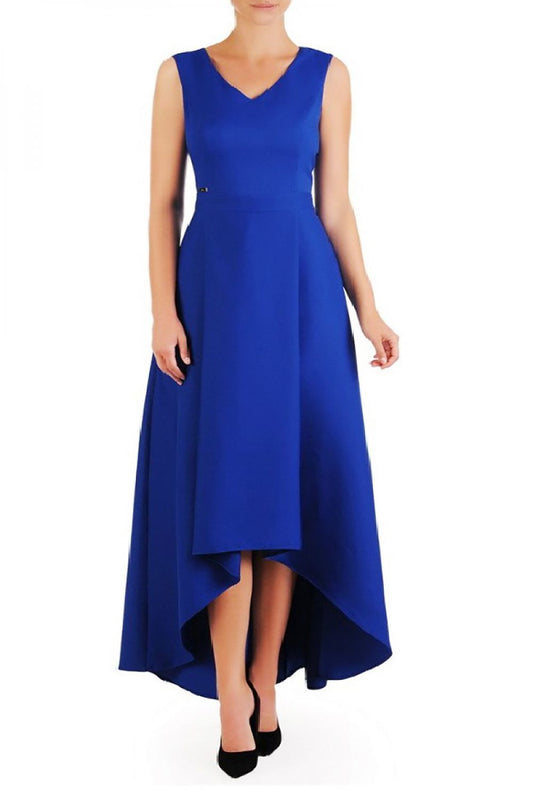 Vestido cocktail plus size azul royal sem mangas com cauda alta na frente da Jersa